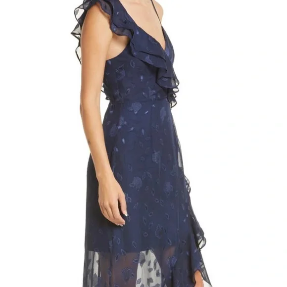 NWT! LuLus sleeveless dress overlayed in sheer lace features a high-low hemline - Picture 1 of 7